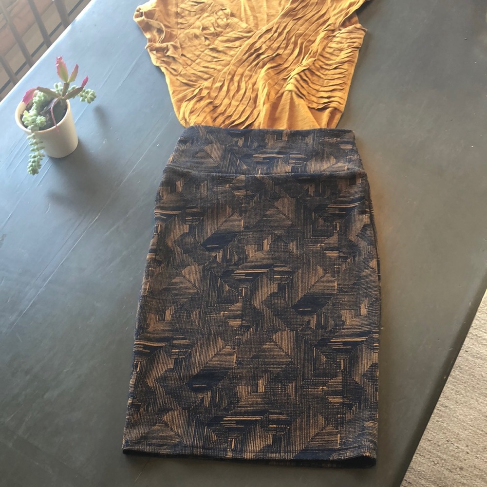Navy and gold LuLaRoe stretchy midi skirt sz XS